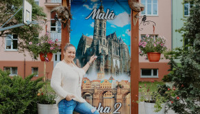PREDANĚ - Letná ulica vo dvore Malej Prahy 2